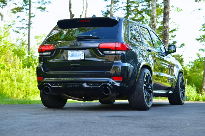 Illustration for article titled Half Decent Photos - 2014 GRAND CHEROKEE SRT